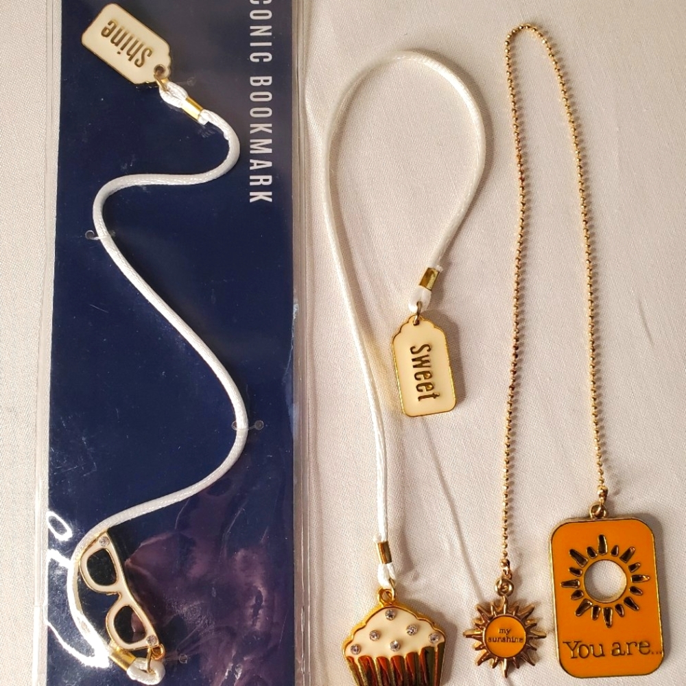 3 Bookmarks + BONUS Love Bookmark! LQQK! Perfect for Beach reading!
